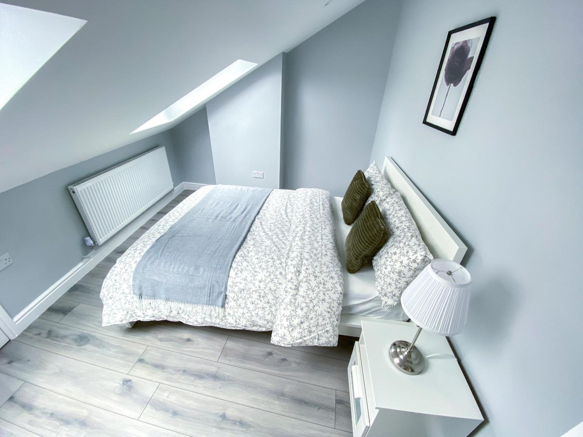 Large 1-Bedroom Flat, 5 Guest, London - F4 Exterior photo